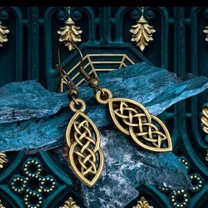 5 For $25💫Bronze Filigree Dangles Earrings